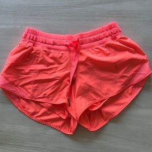 Lululemon 2.5 inch low rise  HOTTY HOT SHORTS